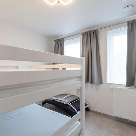 Spacious New-build With Large Terrace * ميدل كيرك