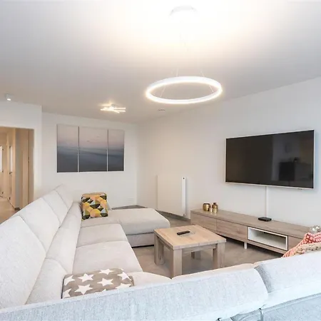 Spacious New-build With Large Terrace شقة